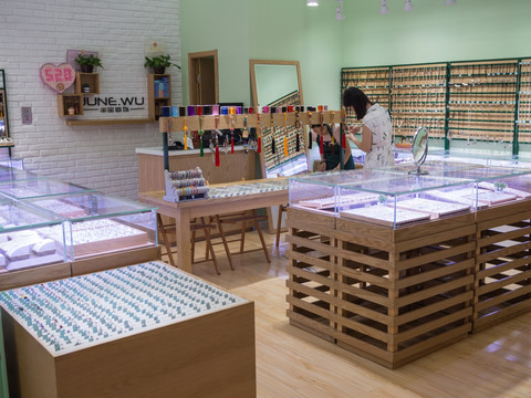 銀飾店與珠寶首飾零售 時尚與品質(zhì)的完美融合